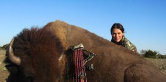 Mindy Arthurs, Extreme Huntress