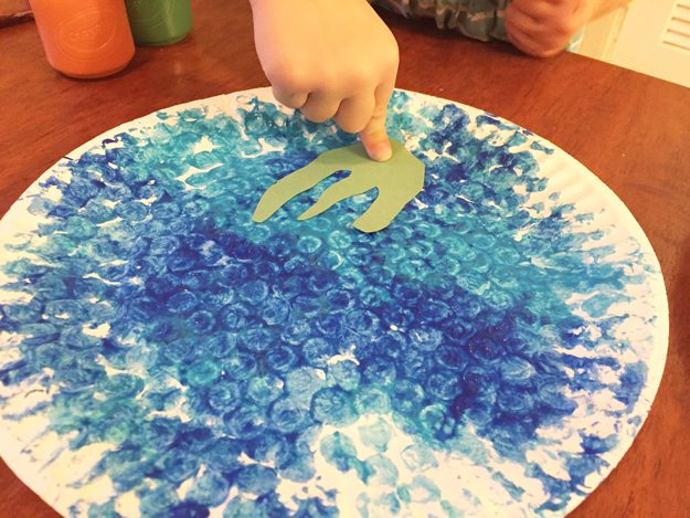 undersea-5, bubble wrap prints, paper plate, green construction paper