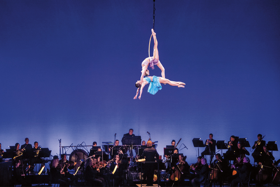 CirqueHolidaySpectacular-TroupeVertigo