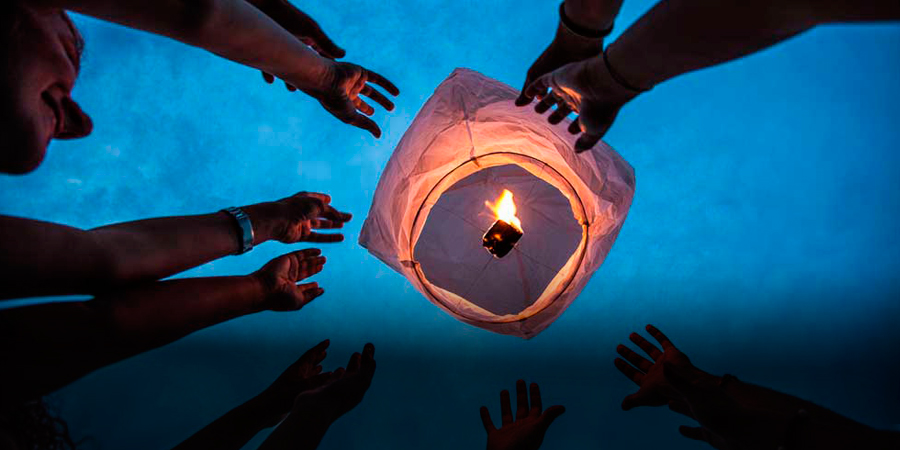 1904-teaser-LaternsatLake