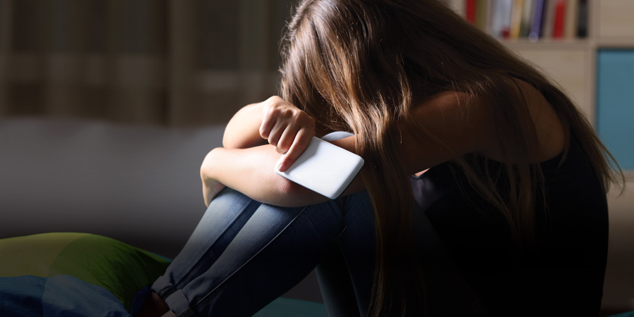 1910-teaser-CyberBullying