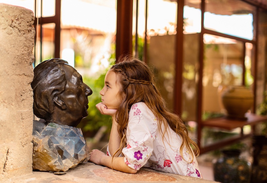 Jill-Richards-photo-girl-frank-lloyd-wright-bust